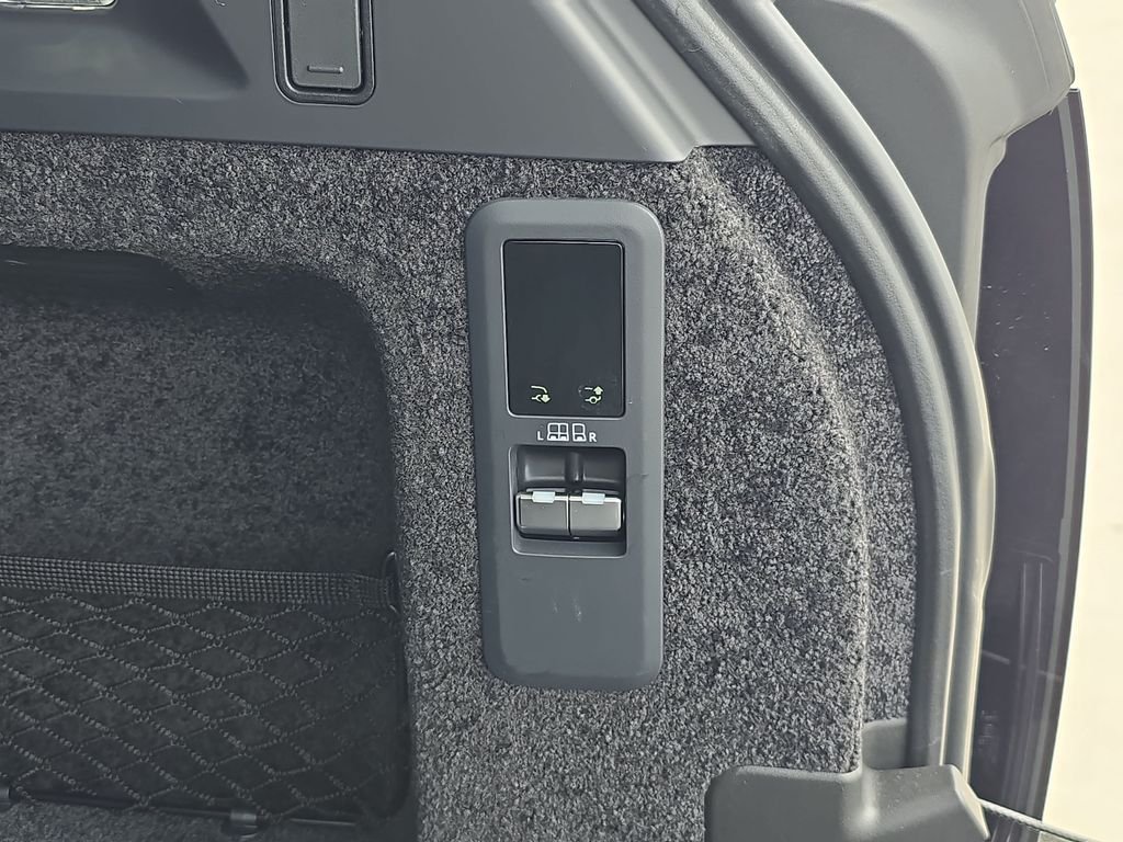 Certified Used 2025 Black Land Rover SE image 14