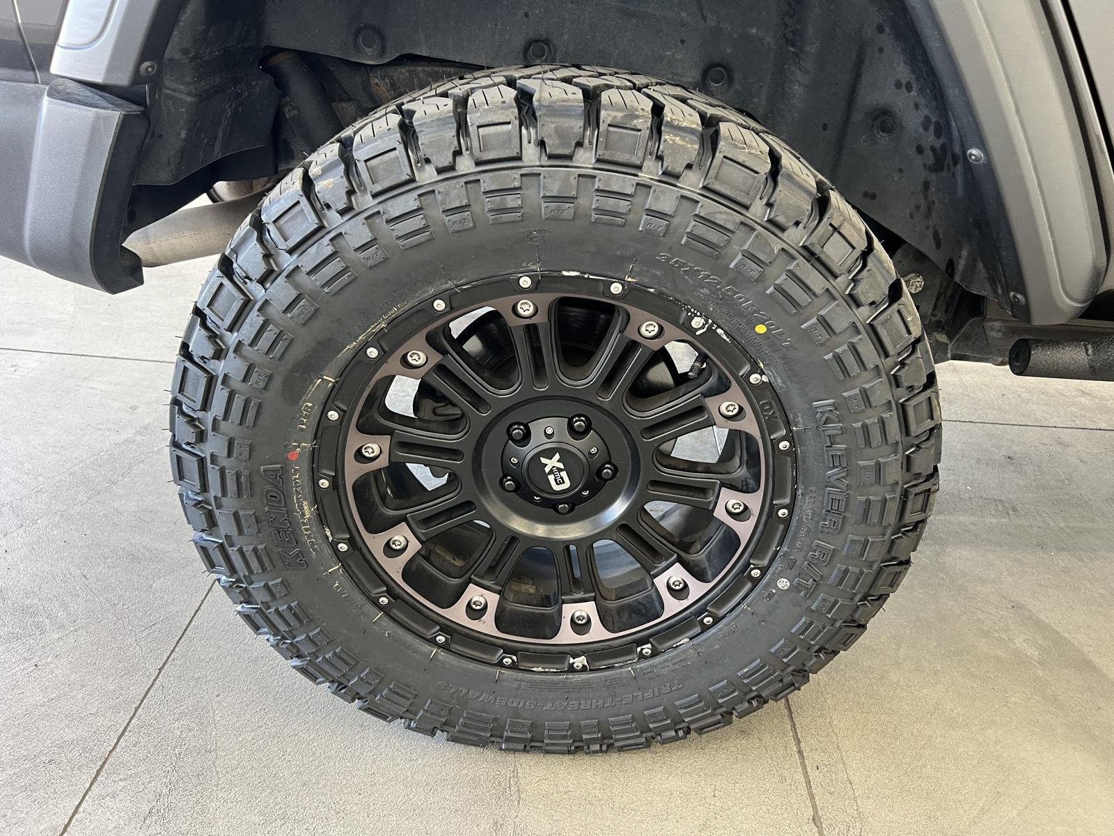 Used 2019 Granite Crystal Metallic Clearcoat Jeep Sport S image 9