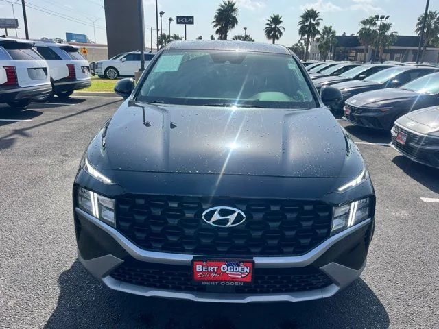 Used 2023 Black Hyundai SE image 2