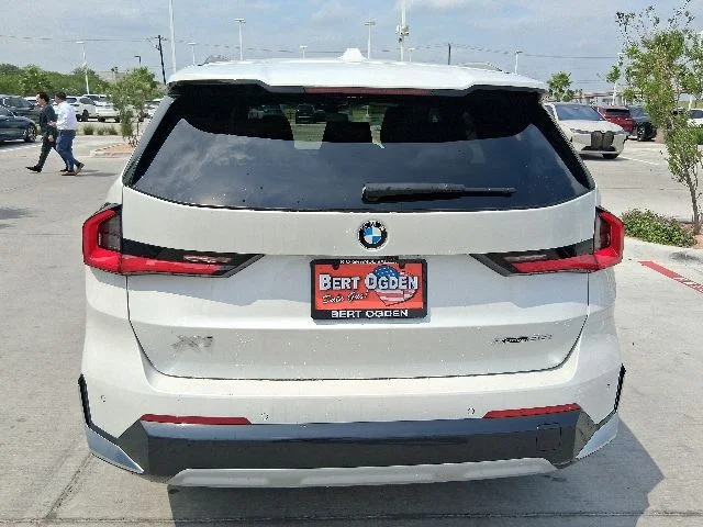 New 2026 Mineral White Metallic BMW xDrive28i image 13