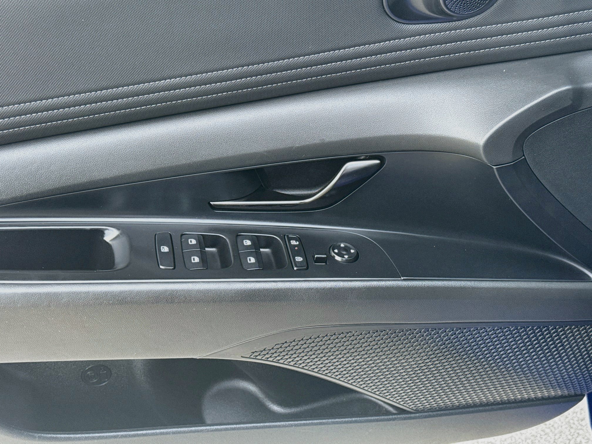 Used 2025 Intense Blue Hyundai SEL Sport image 14