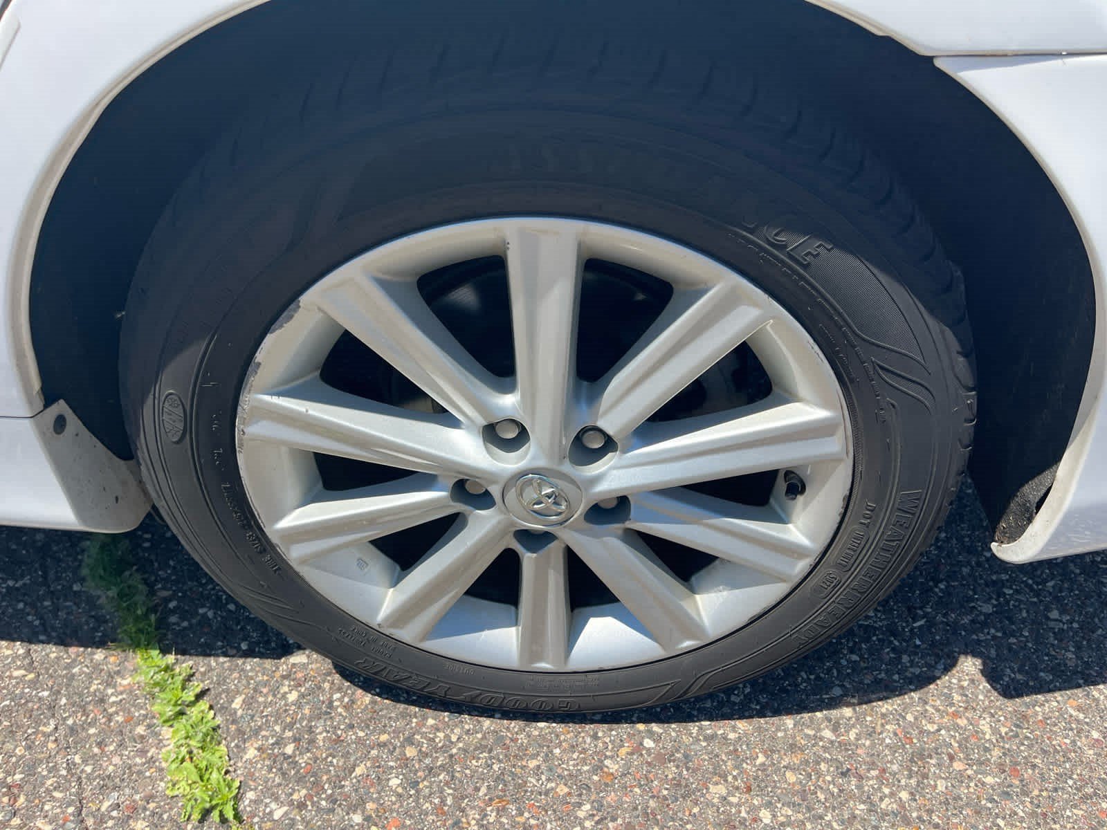 Used 2014 Super White Toyota XLE image 8