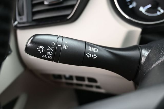 Used 2020 Scarlet Nissan SV image 16