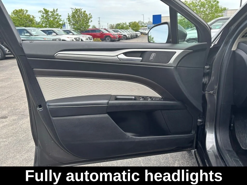 Used 2019 Gray Ford SE image 20