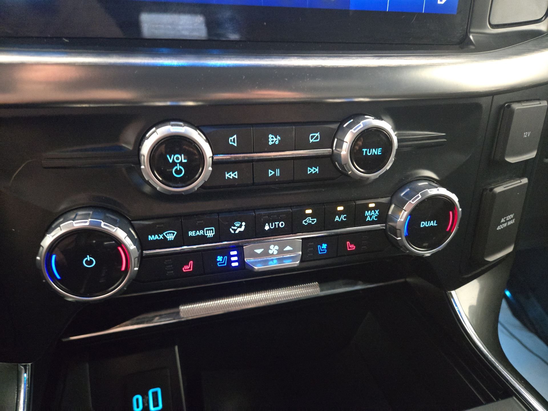 Used 2023 Gray Ford Lariat image 11