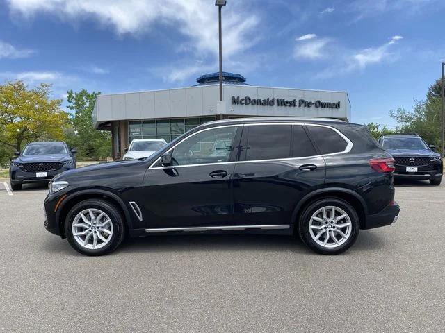 Used 2019 Black BMW xDrive40i image 2