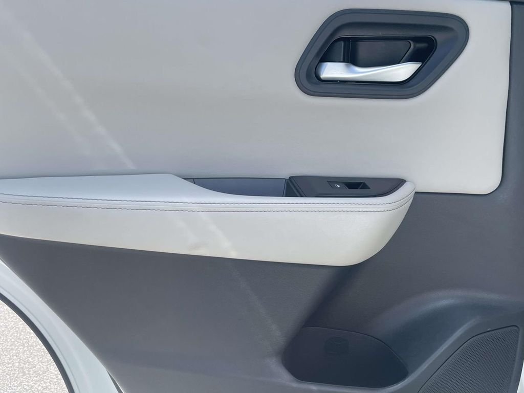 2025 Nissan Rogue SV - Photo 14