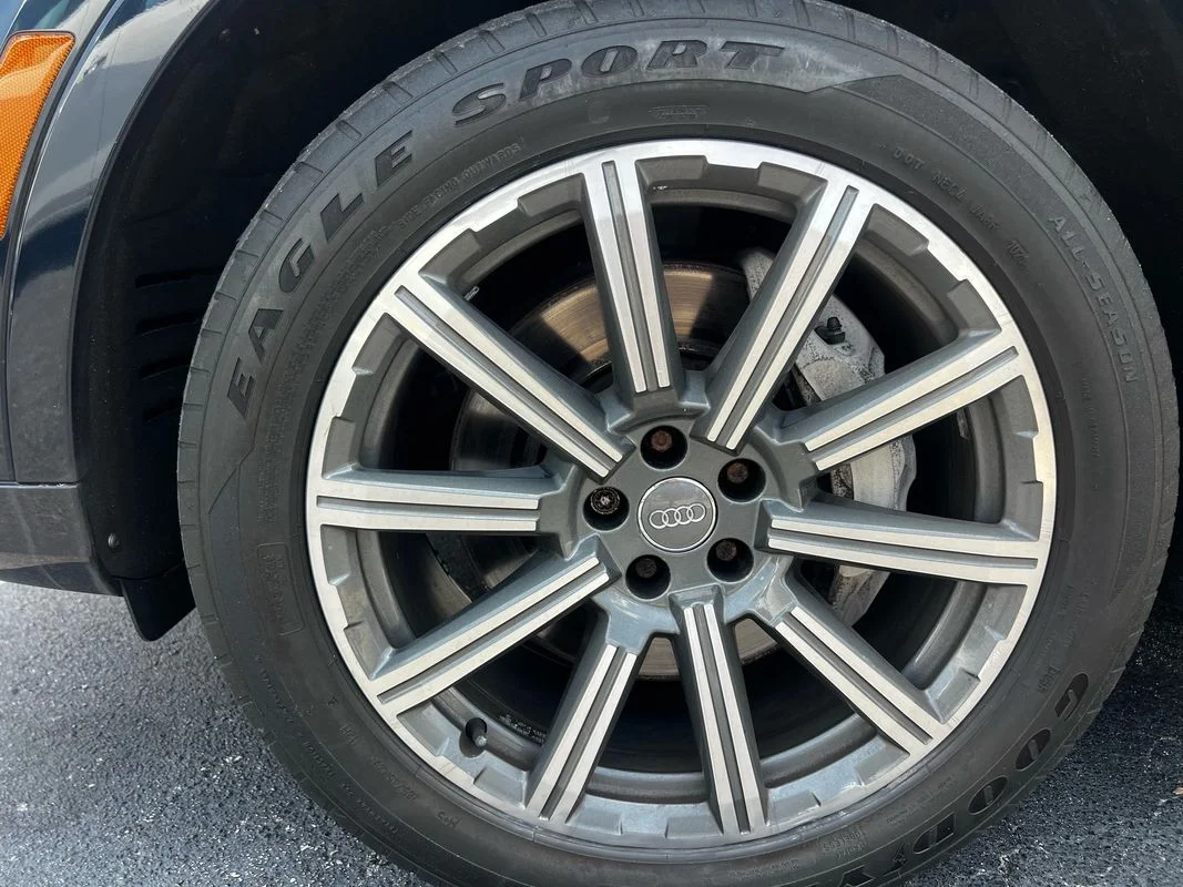 Used 2018  Audi 3.0T Premium image 12