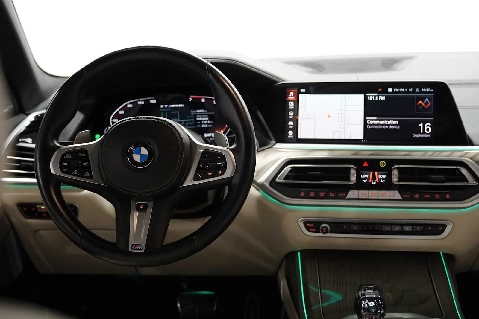 Used 2022 Mineral White Metallic BMW M50i image 25