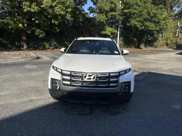 Used 2025 White Hyundai SEL image 2