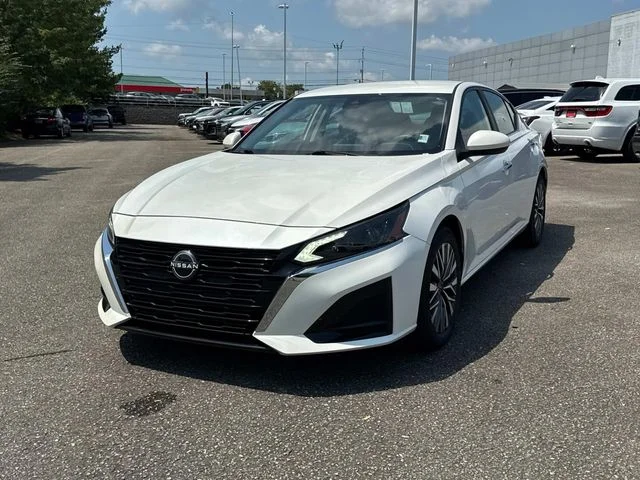 Used 2023 White Nissan 2.5 SV image 9