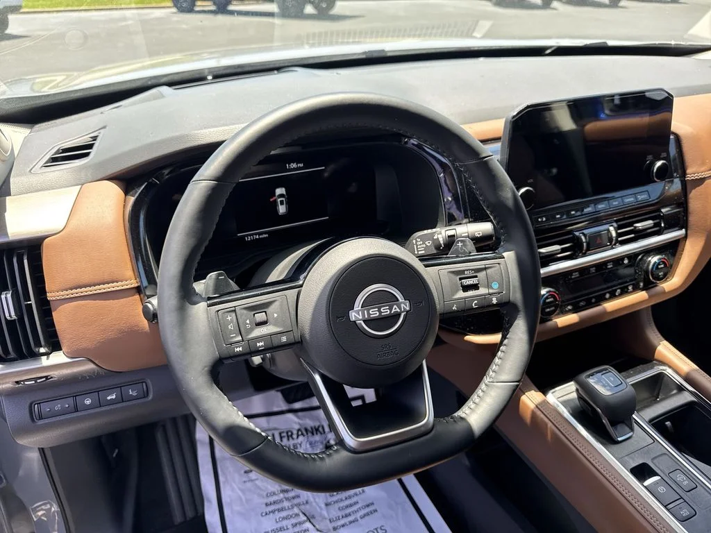 Used 2025 Gray Nissan Platinum image 14