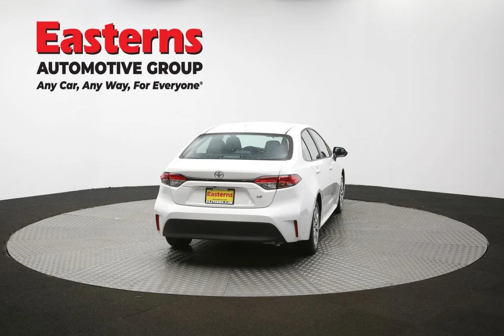 Used 2023 White Toyota LE image 33