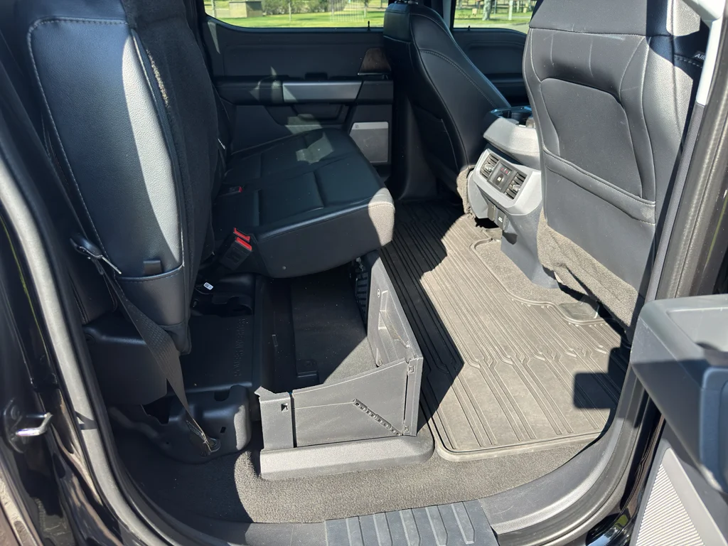 Used 2023 Agate Black Metallic Ford LARIAT image 16