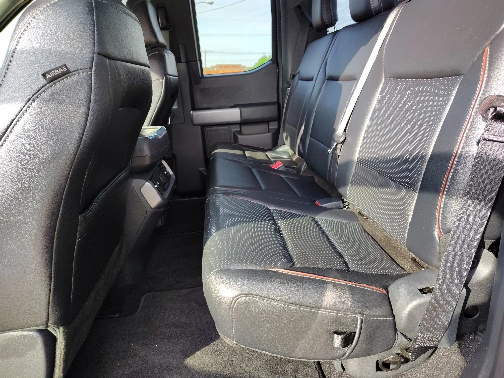 Used 2022 Agate Black Metallic Ford LARIAT image 25