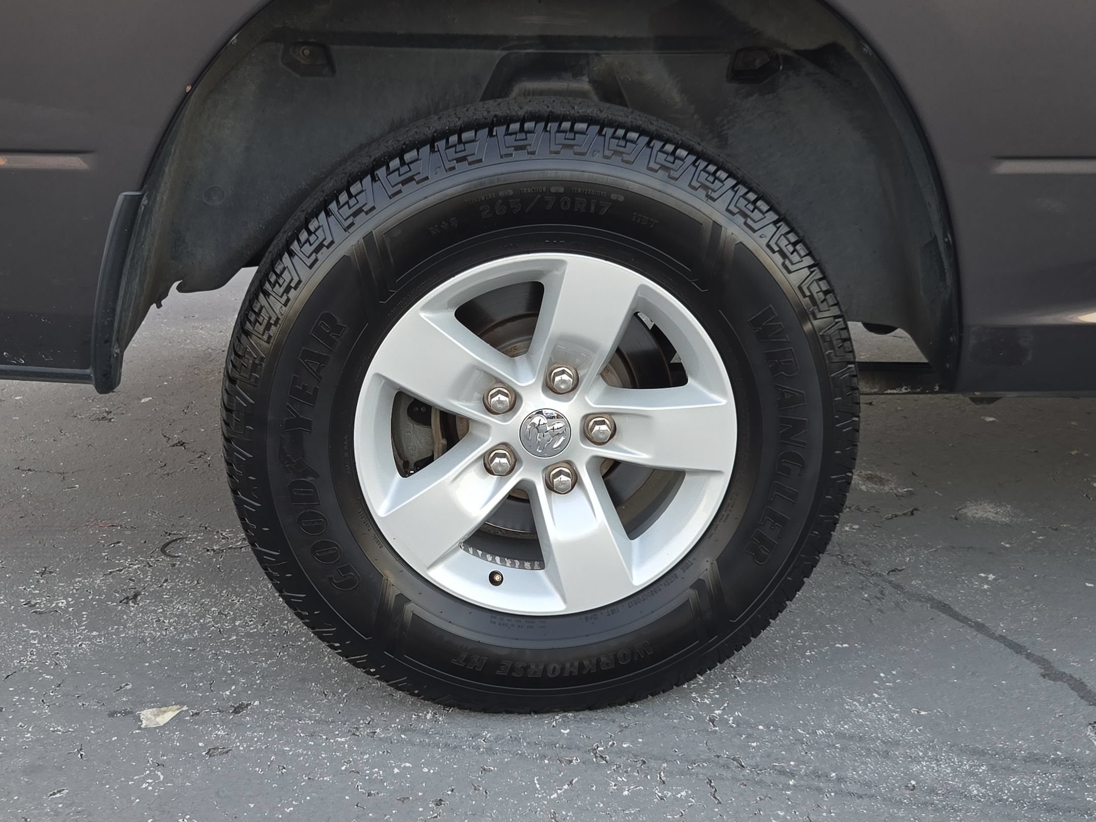 Used 2019 Granite Crystal Metallic Clearcoat RAM Tradesman image 17
