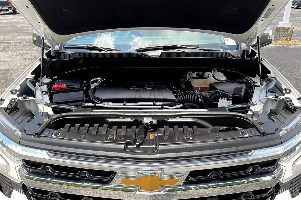 Used 2024 White Chevrolet LT image 33