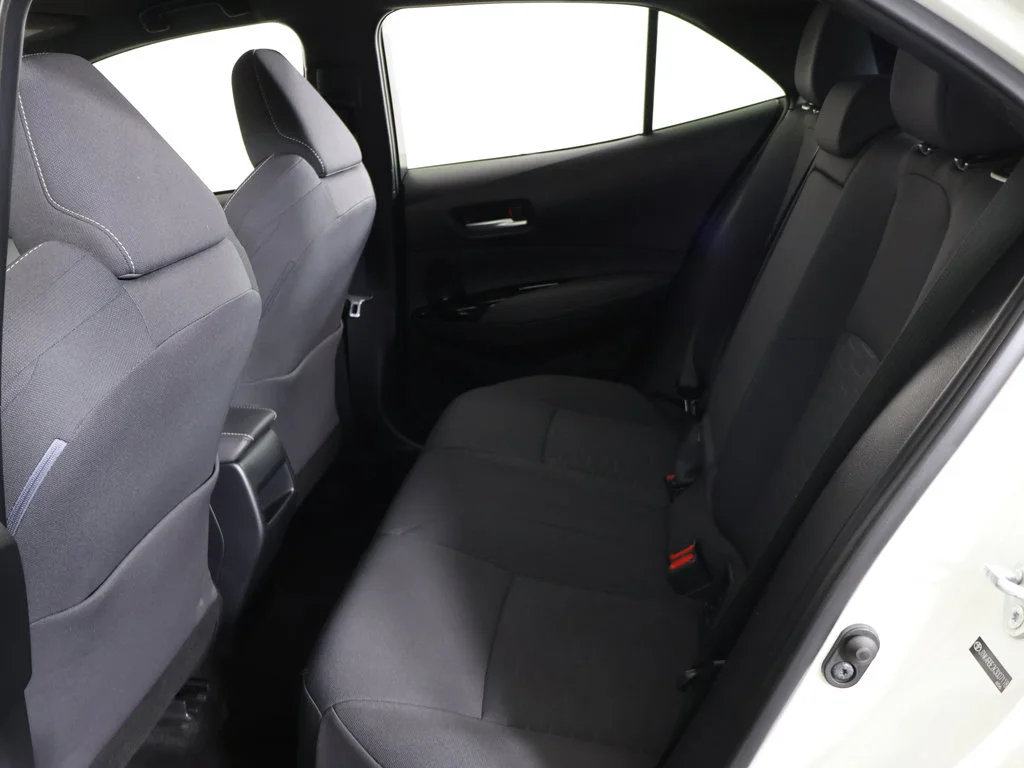 Used 2019 White Toyota SE image 29