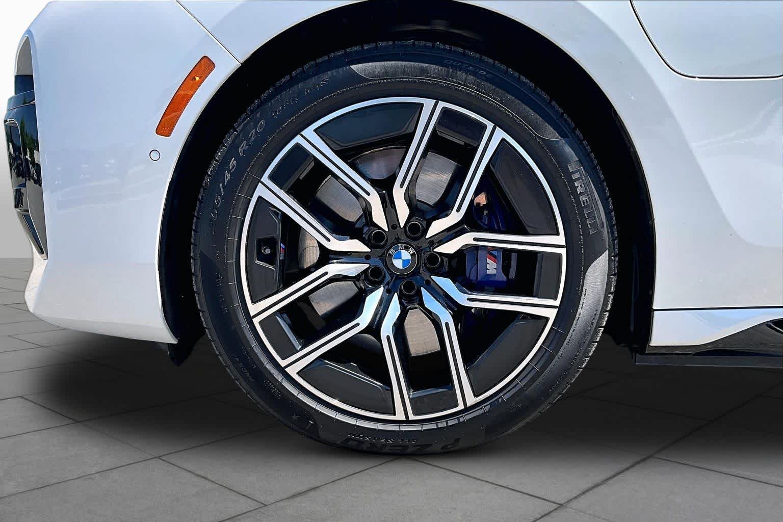 2025 BMW 7 Series 750e - Photo 10