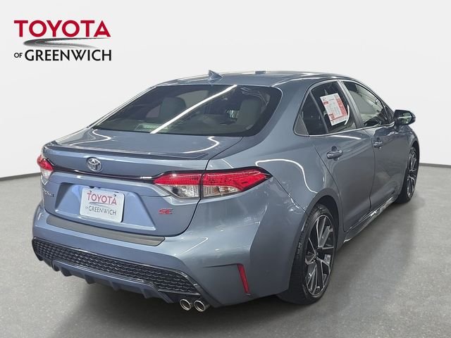Used 2020  Toyota SE image 3