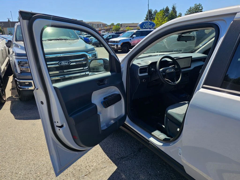 New 2025 Space White Metallic Ford XLT image 18