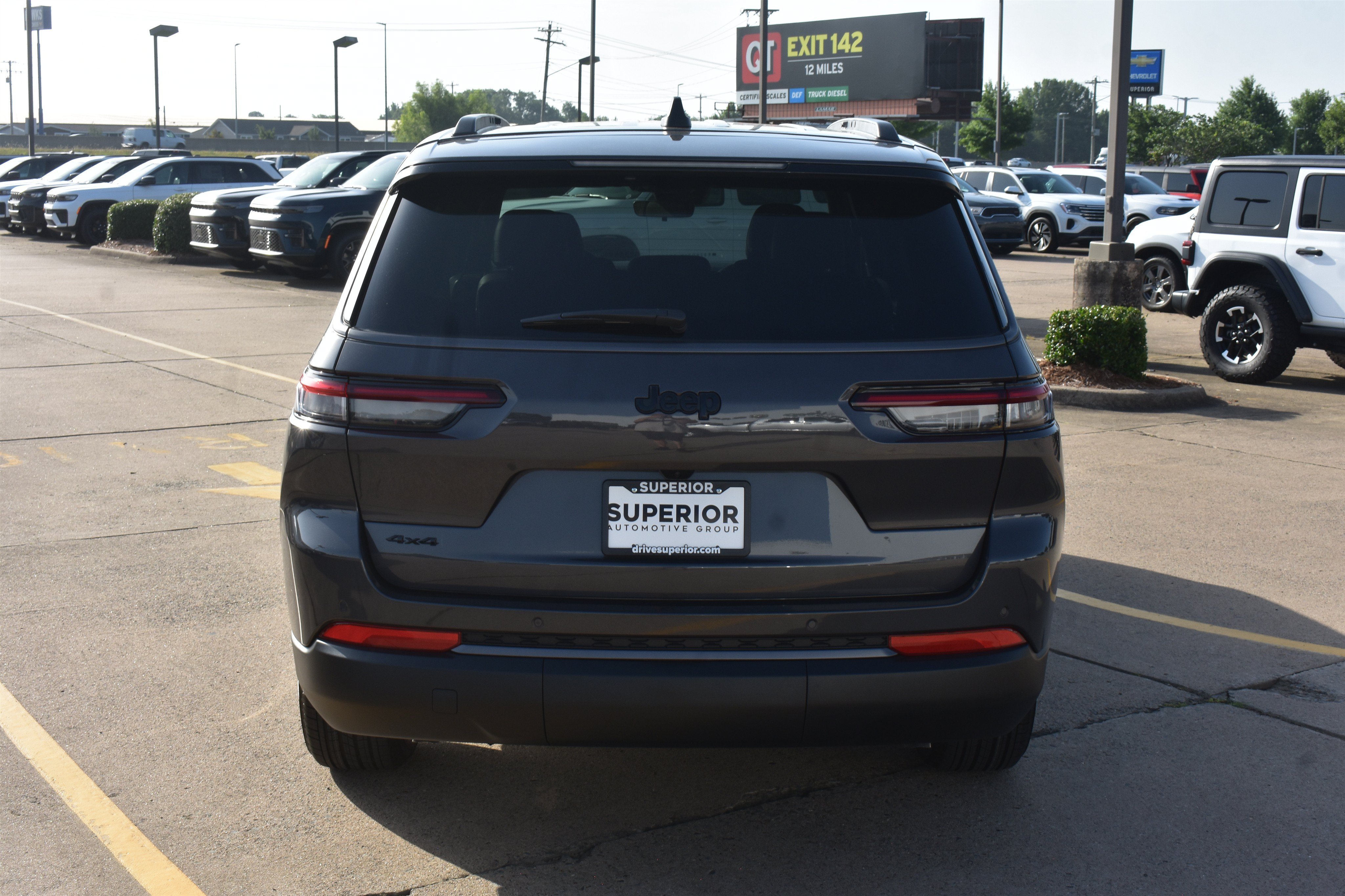 New 2026 Baltic Gray Metallic Clear-Coat Exterior Paint Jeep Laredo Altitude image 6