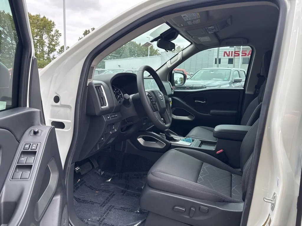 2025 Nissan Frontier SV - Photo 15