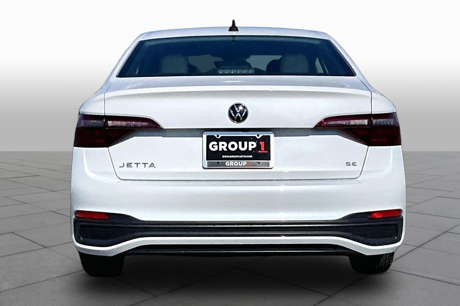 Pre-Owned 2023 Volkswagen Jetta SE