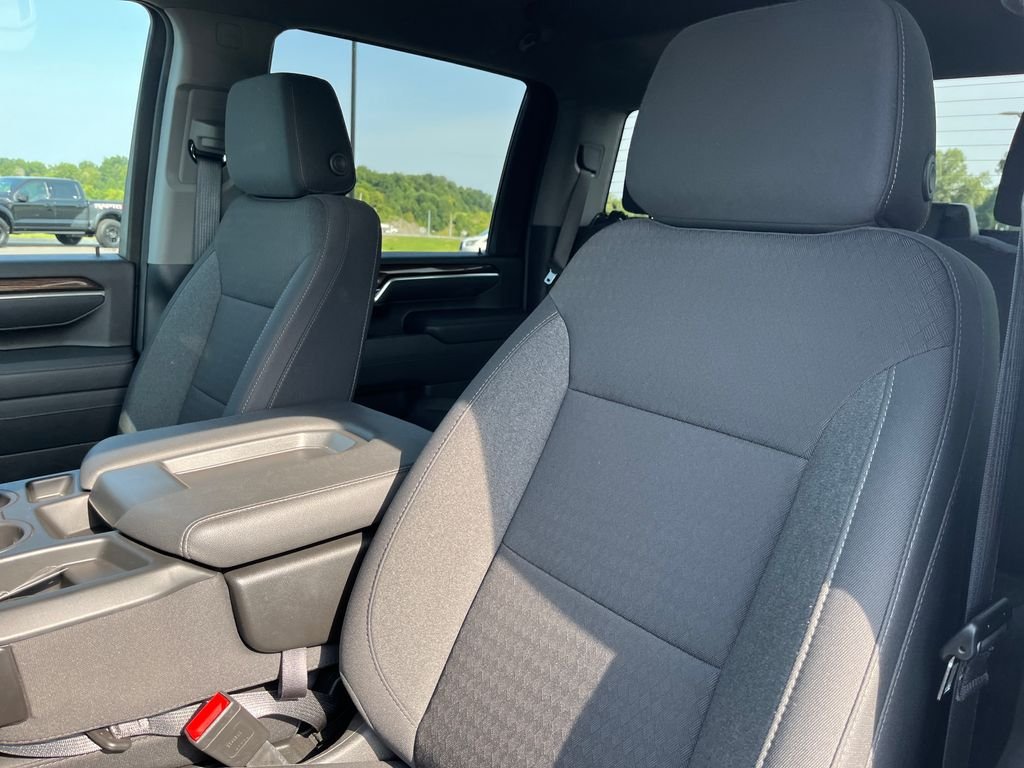 Used 2025 White Chevrolet LT image 13
