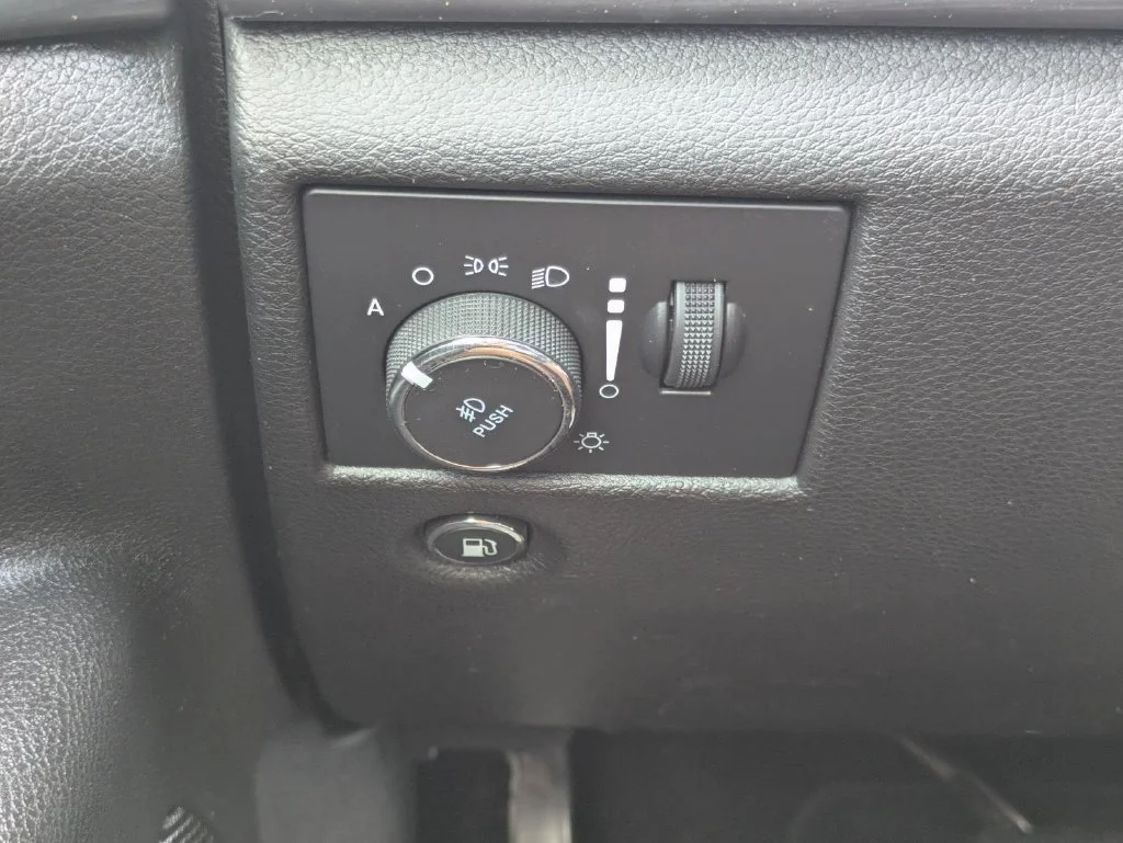 Used 2020 White Jeep Altitude image 26