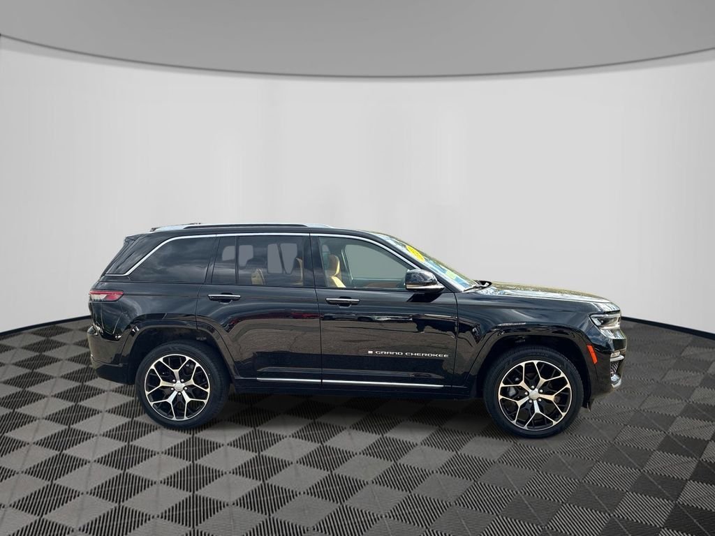 Used 2023 Black Jeep Summit Reserve image 8