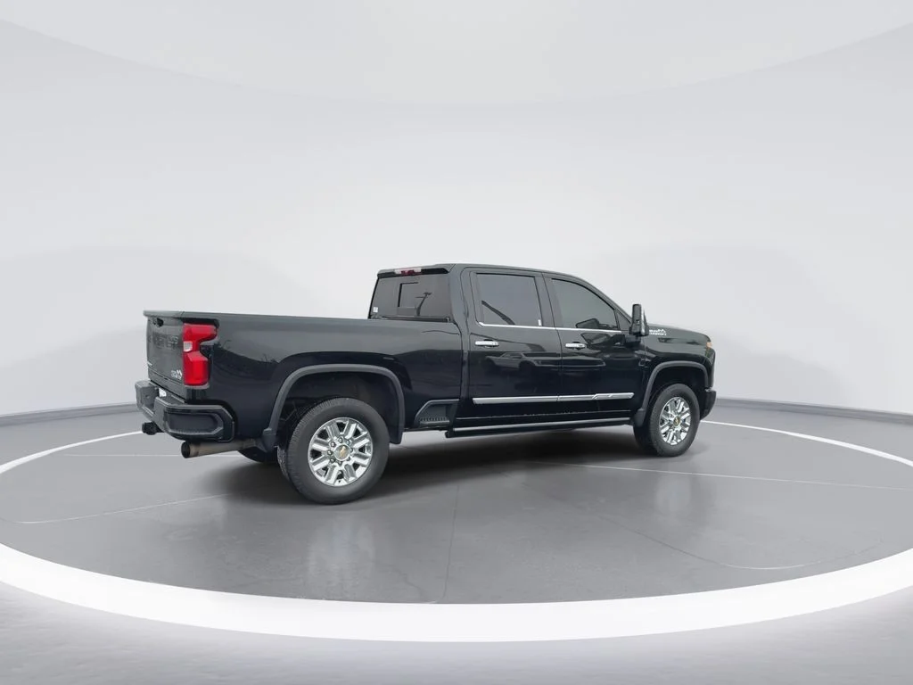 Used 2024 Black Chevrolet High Country image 8
