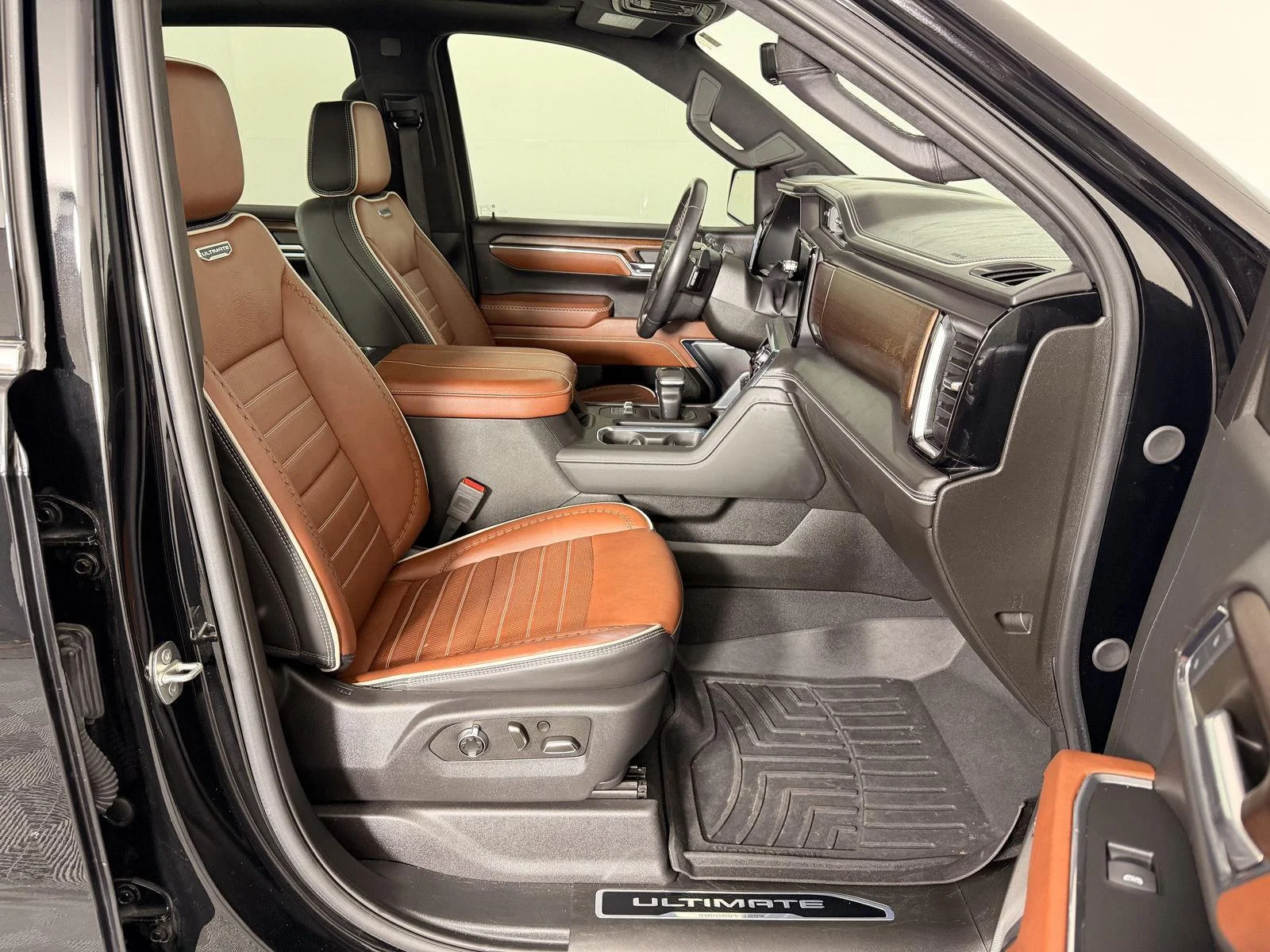 Used 2024 Onyx Black GMC Denali Ultimate image 22