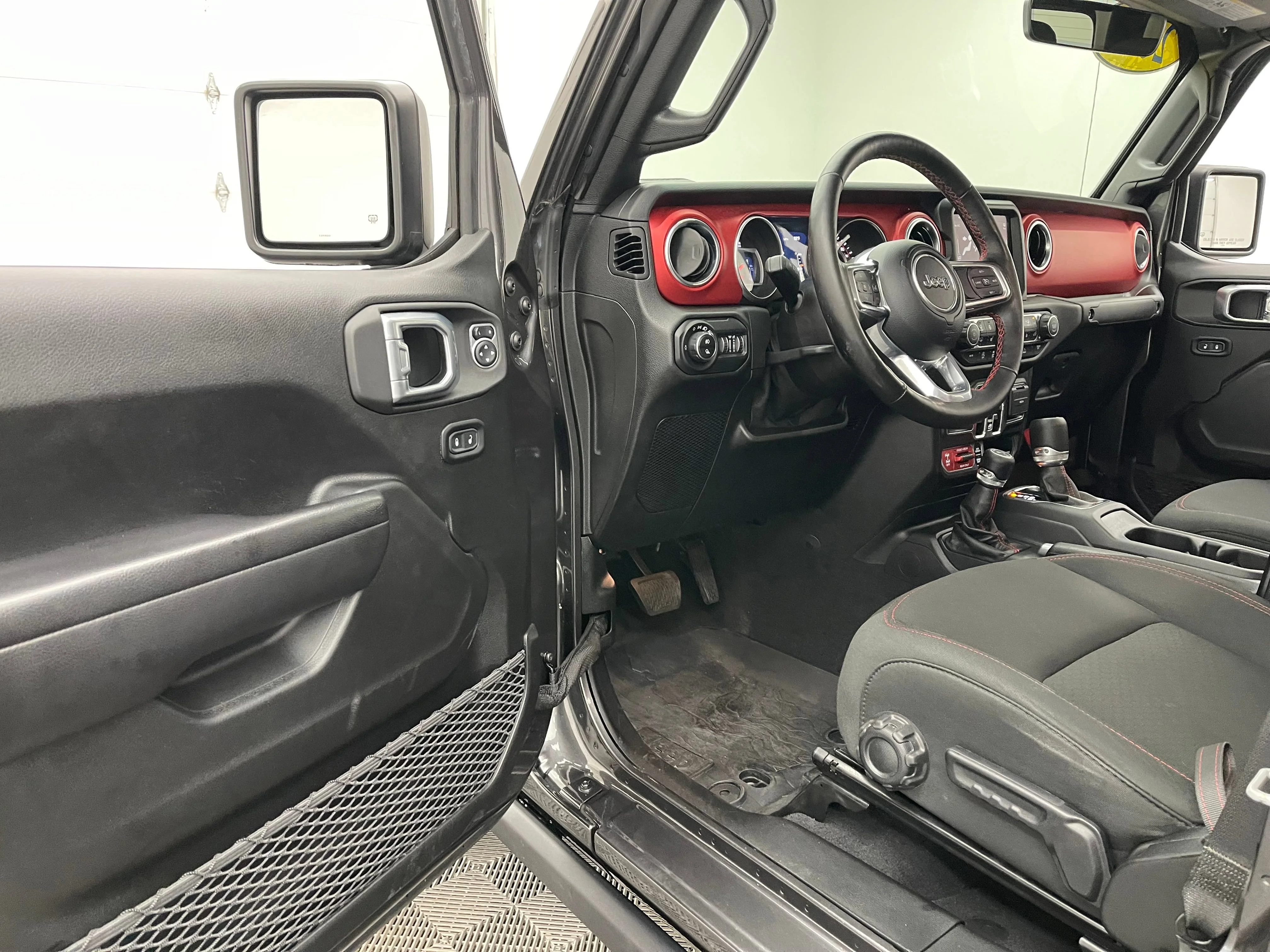 Used 2021  Jeep Rubicon image 14