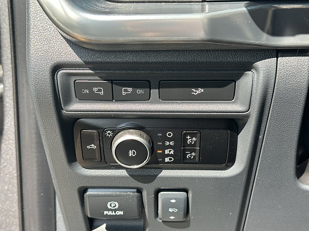 Used 2023 Carbonized Gray Metallic Ford Lariat image 30