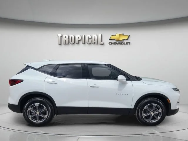 New 2026 Summit White Chevrolet 2LT image 6