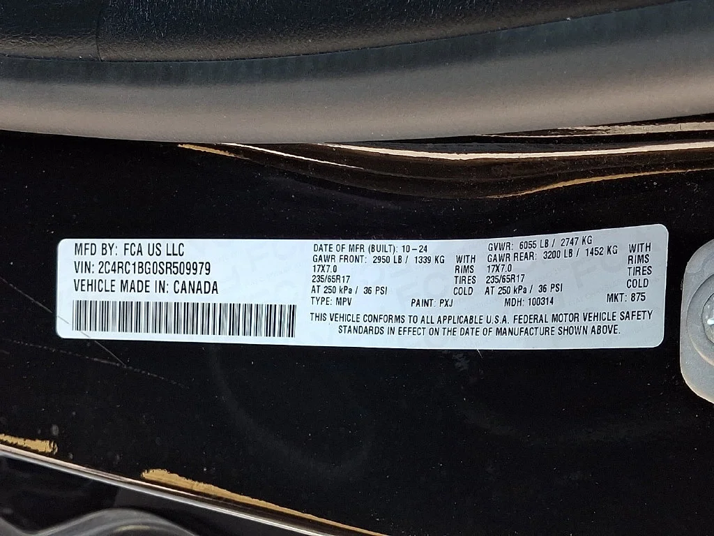 Used 2025 Diamond Black Crystal Pearlcoat Chrysler Select image 28