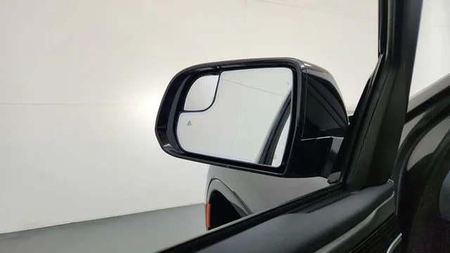 New 2026 Baltic-Gray Metallic Clear-Coat Exterior Paint Jeep Limited Altitude image 19