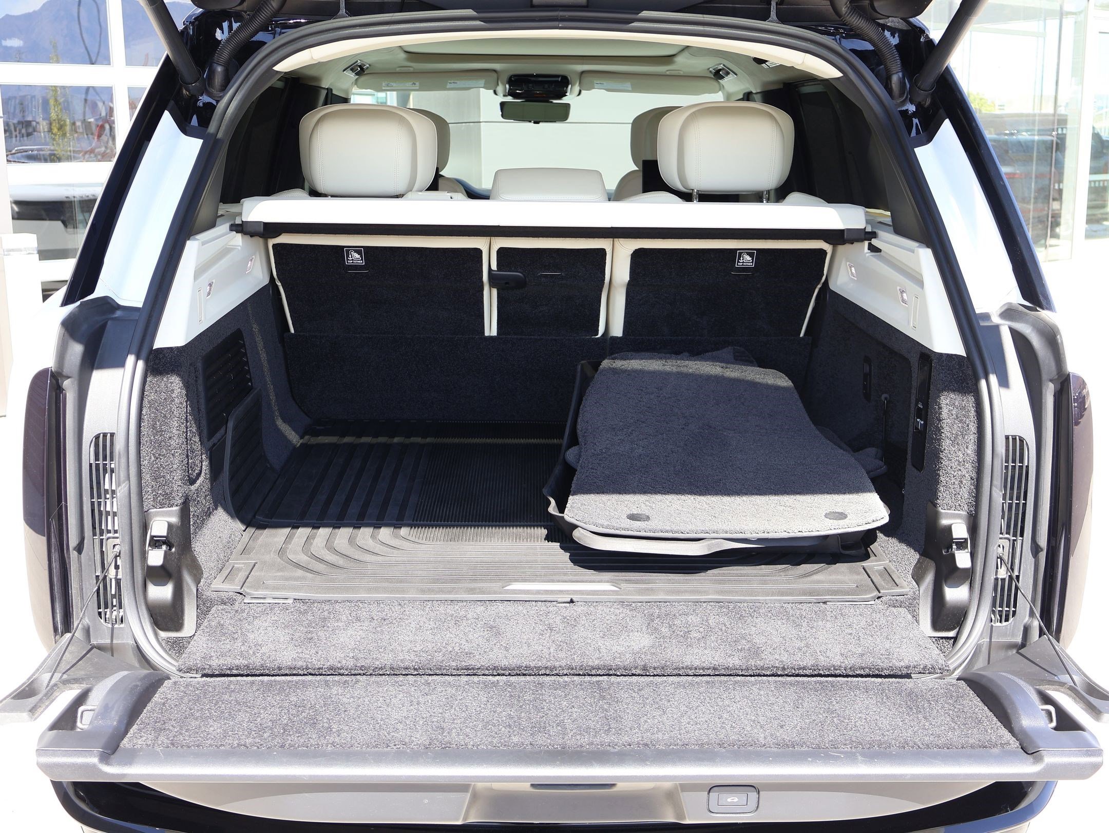 Certified Used 2025 Fuji White Land Rover Autobiography image 26