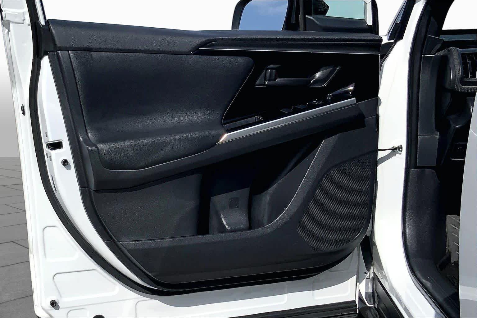 Used 2025 Wind Chill Pearl Toyota XLE image 20