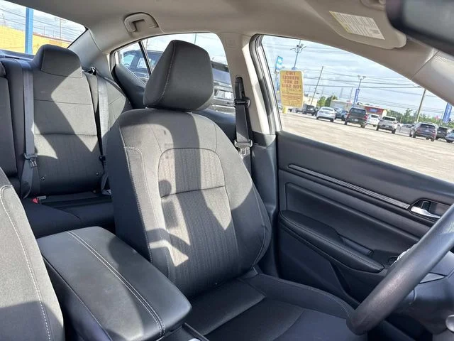 Used 2025 White Nissan 2.5 SV image 26