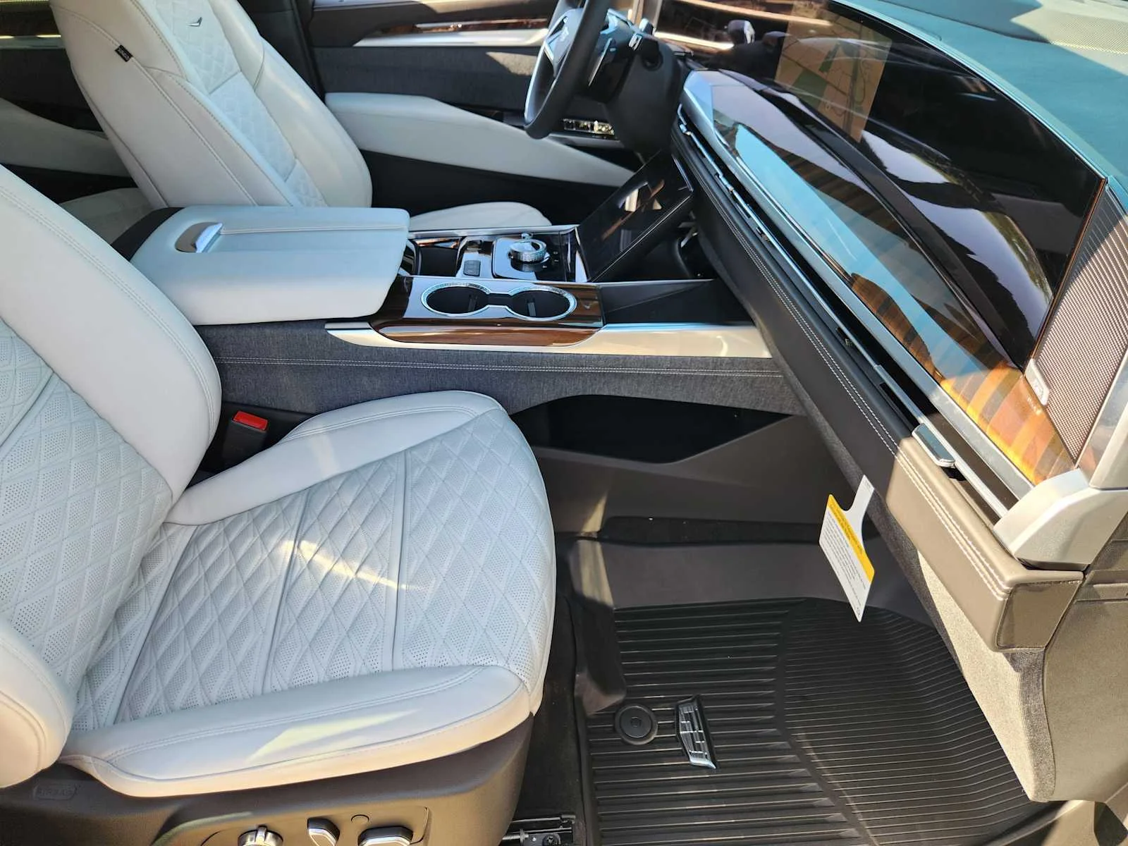 New 2026 Vibrant White Tricoat Cadillac Platinum Sport image 9