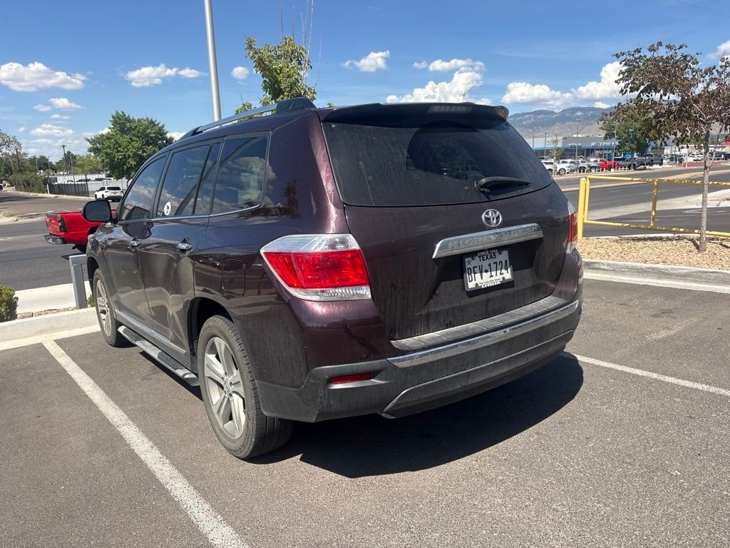 Used 2012  Toyota Limited image 5