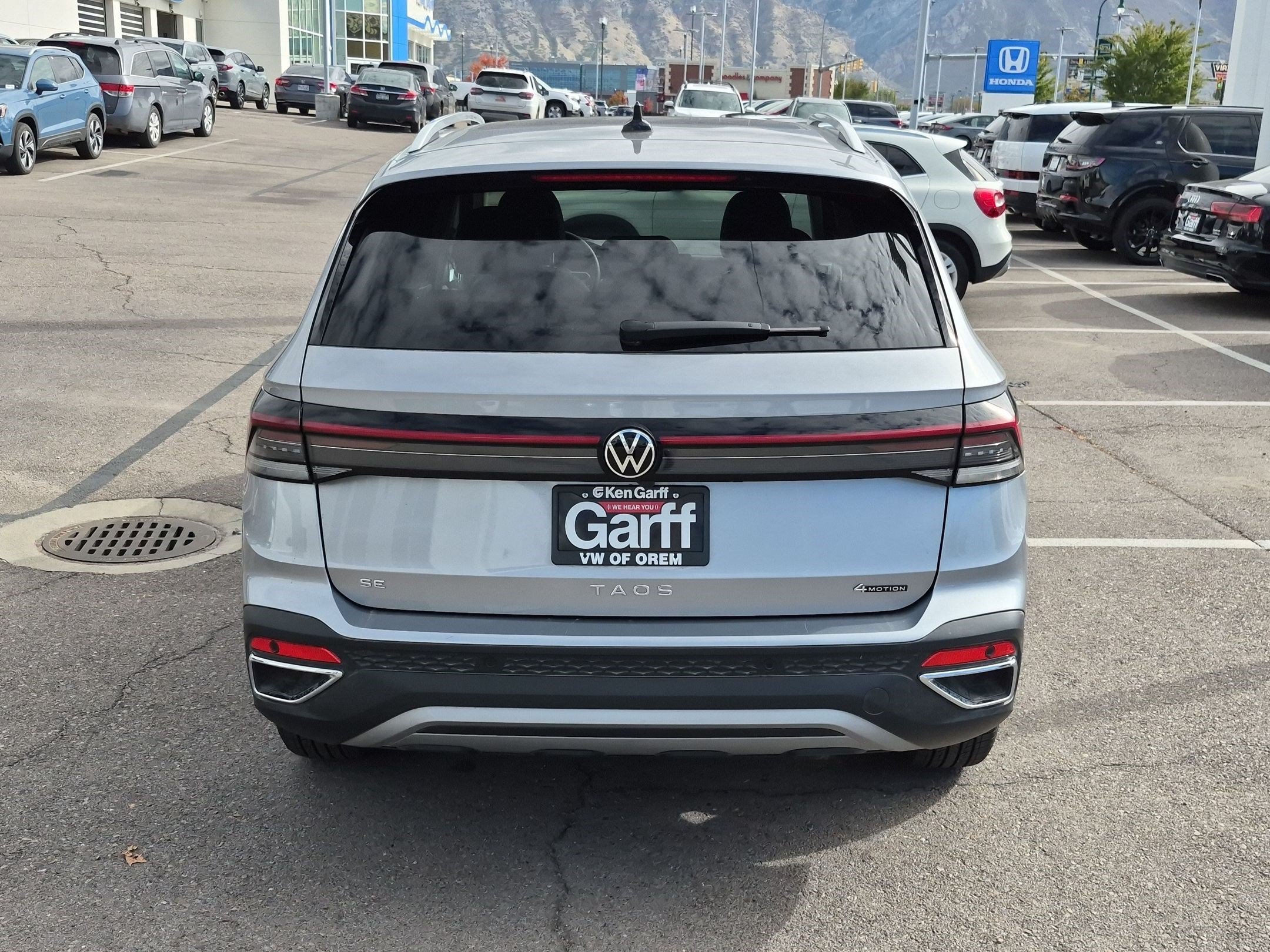 New 2026 Pyrite Silver Metallic Volkswagen SE image 4