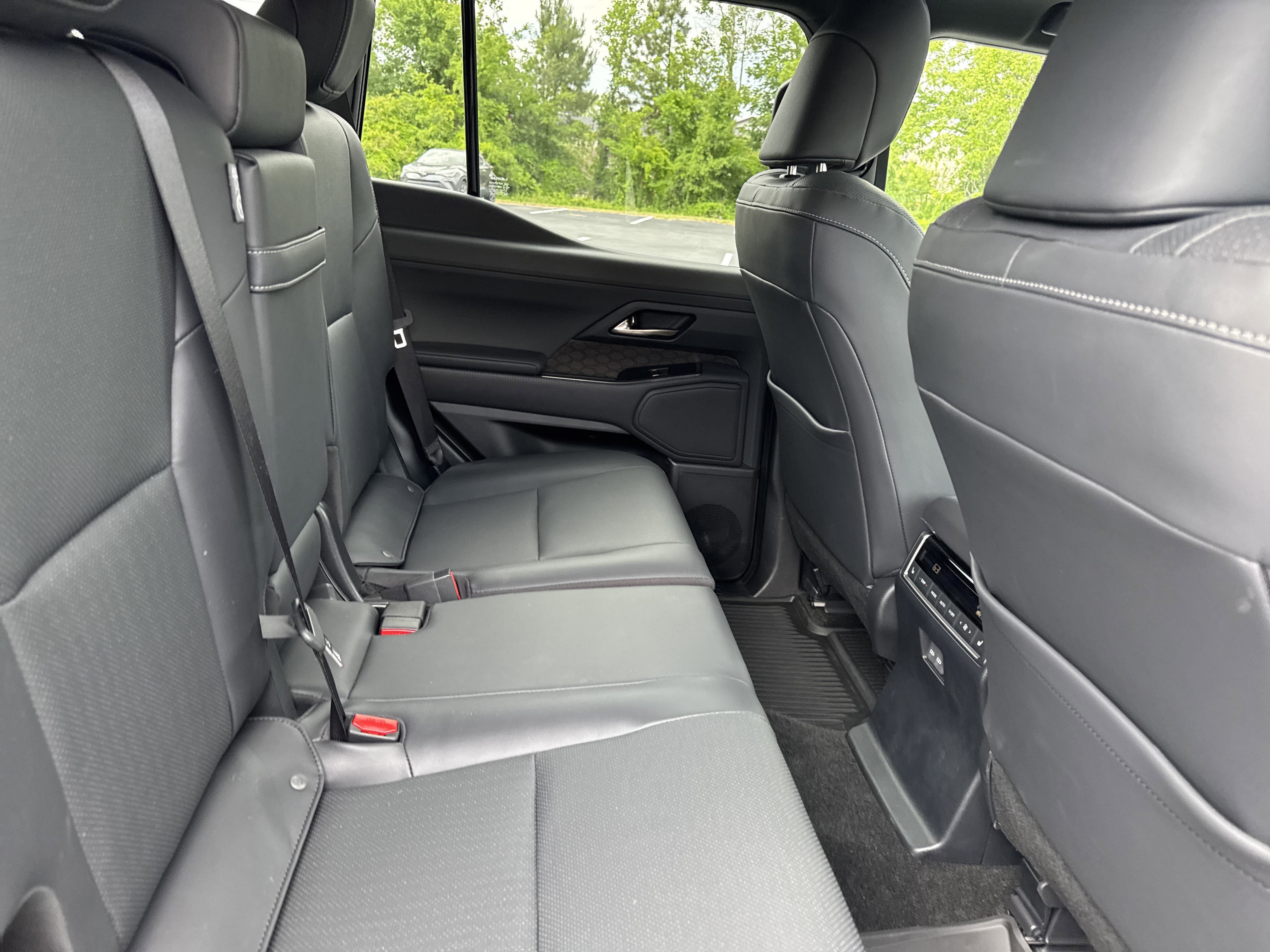 Used 2025 Incognito Lexus 550 Premium+ image 37