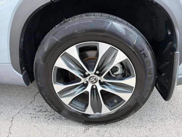Used 2022  Toyota XLE image 31