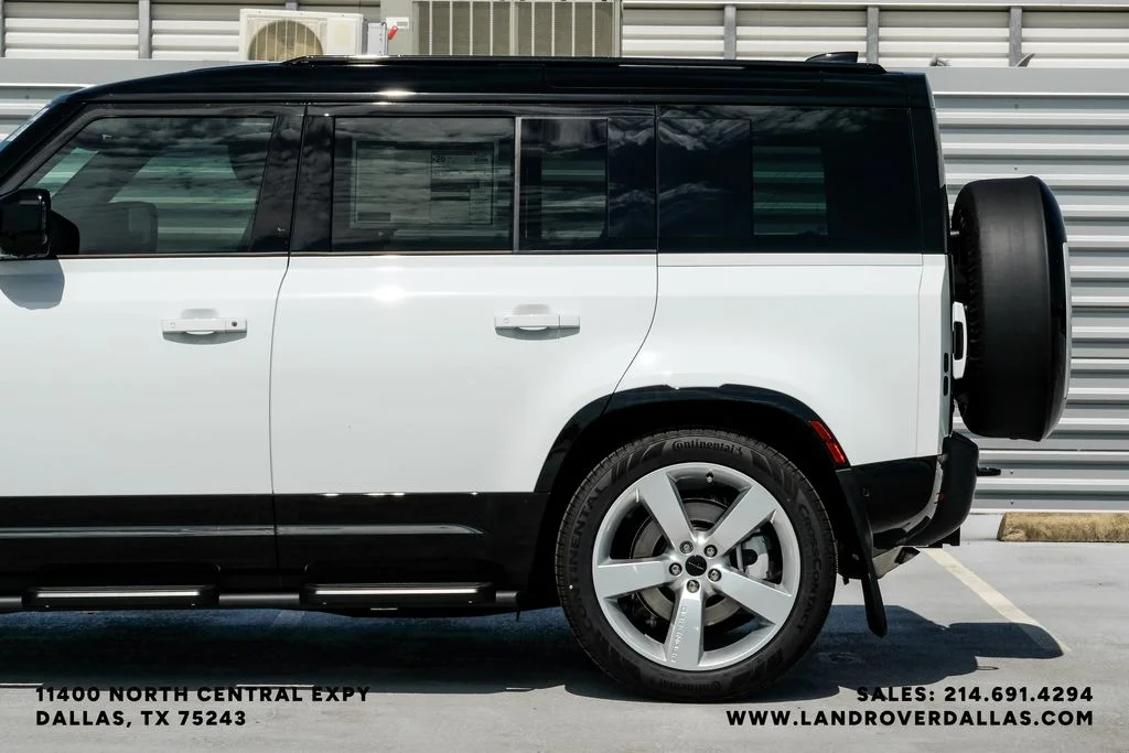 New 2026 Fuji White Land Rover X-Dynamic SE image 17