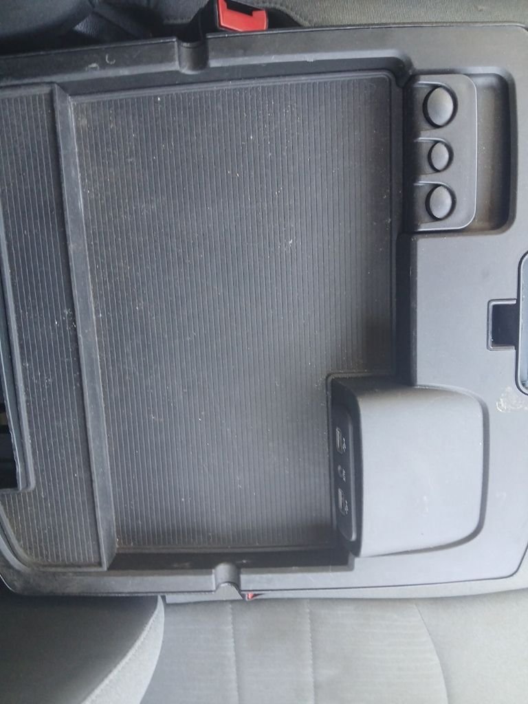 Used 2023 White Ram SLT image 28