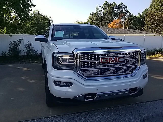 Used 2018 WHITE FROST TRICOAT GMC Denali image 7