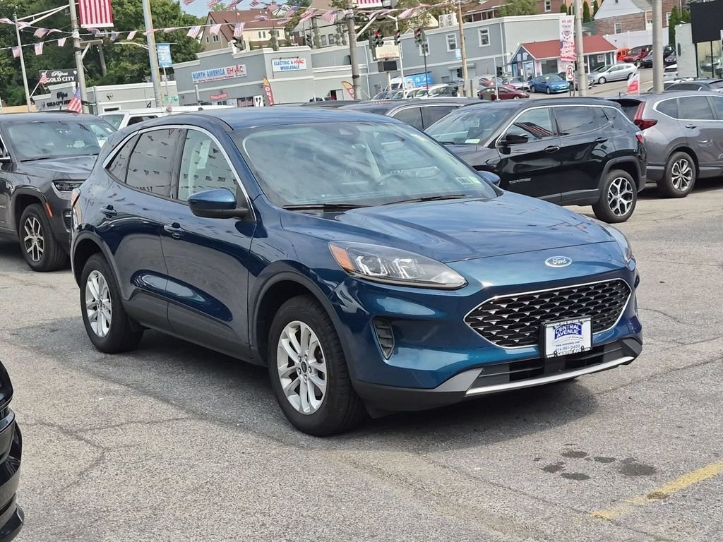 Used 2020 Green Ford SE image 3